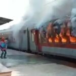 Madhubani Train Fire: मधुबनी स्टेशन पर खड़ी ट्रेन में लगी भीषण आग, देखें VIDEO