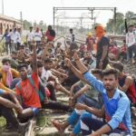 भारत बंद के कारण 181 मेल एक्सप्रेस और 348 पैसेंजर ट्रेनें रद्द