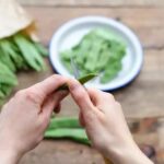 Hands Care Tips: आपके भी सब्जी काटने के कारण फट गए हैं हाथ तो अपनाएं ये आसान उपाय !