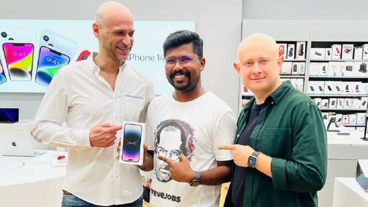 iPhone को लेकर दिवानगी! फोन खरीदने भारत से दुबई पहुंच गया ये शख्स