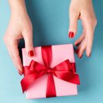 Vastu Tips: किसी को भी गिफ्ट या उपहार देने से पहले इन बातों का रखें ध्यान !