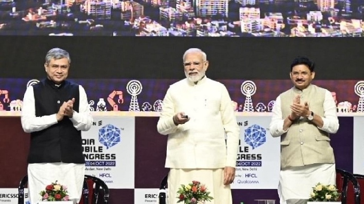 PM नरेंद्र मोदी ने लॉन्च की 5जी सेवा, अब 10 गुना होगी इंटरनेट स्पीड
