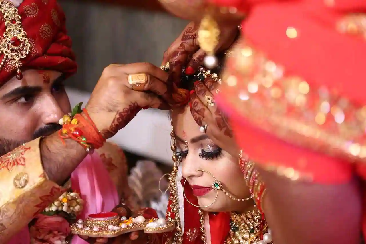Vastu Tips: आपकी बेटी की भी नहीं हो रही है शादी तो वास्तु के अनुसार करें ये उपाय, जल्द बजेगी शहनाई !