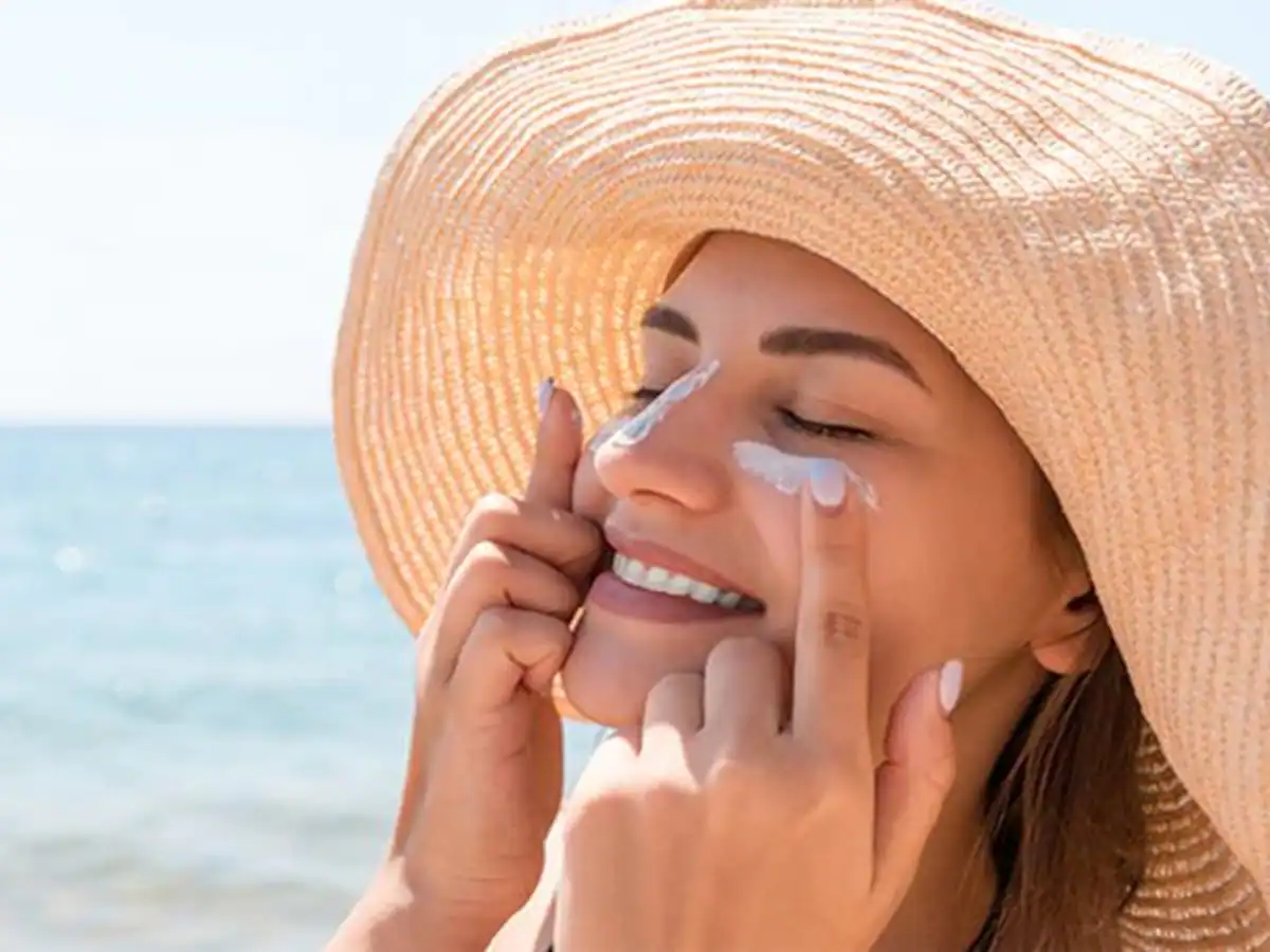Skin Care Tips: सर्दी के मौसम में त्वचा पर जरूर करें सनस्क्रीन का इस्तेमाल, जानिए तरीका !