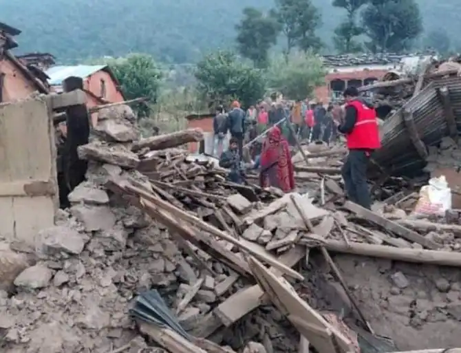 भूकंप के तेज झटकों से कांपा भूकंप: घर गिरने से 6 की मौत, उत्तर भारत के 4 राज्यों में कांपी धरती