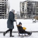 रूस के मिसाइल हमलों से बेहाल हुआ यूक्रेन, -20 डिग्री तापमान में घर छोड़ने को मजबूर लोग