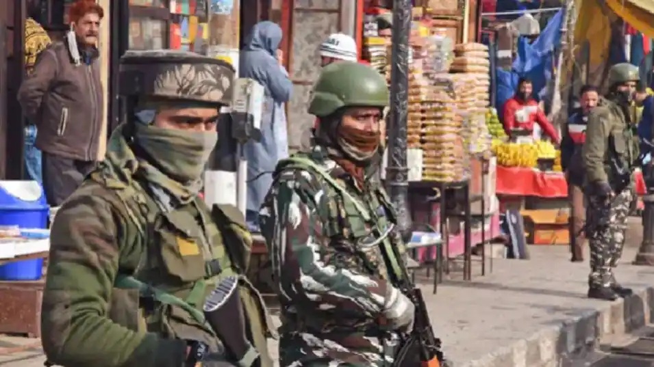 जम्मू-कश्मीर : पुलवामा मुठभेड़ में 1 आतंकी ढेर, सुरक्षा बलों का अभियान जारी