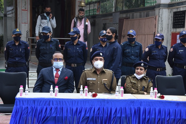 जयपुर पुलिस निर्भया स्कॉव्यड की ओर से बियानी गर्ल्स कॉलेज में आयोजित सेल्फ डिफेंस वर्कशॉप का समापन