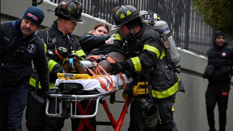 न्यूयॉर्क दर्दनाक हादसा: अपार्टमेंट में आग लगने से 19 जिंदगियां खत्म, 9 बच्चे भी शामिल