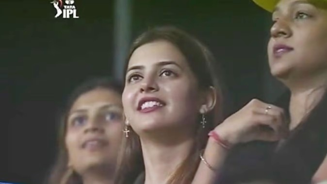 IPL Mystery Girl: चेन्नई और मुंबई के मैच में दिखी एक और मिस्ट्री गर्ल, फैंस बोले…