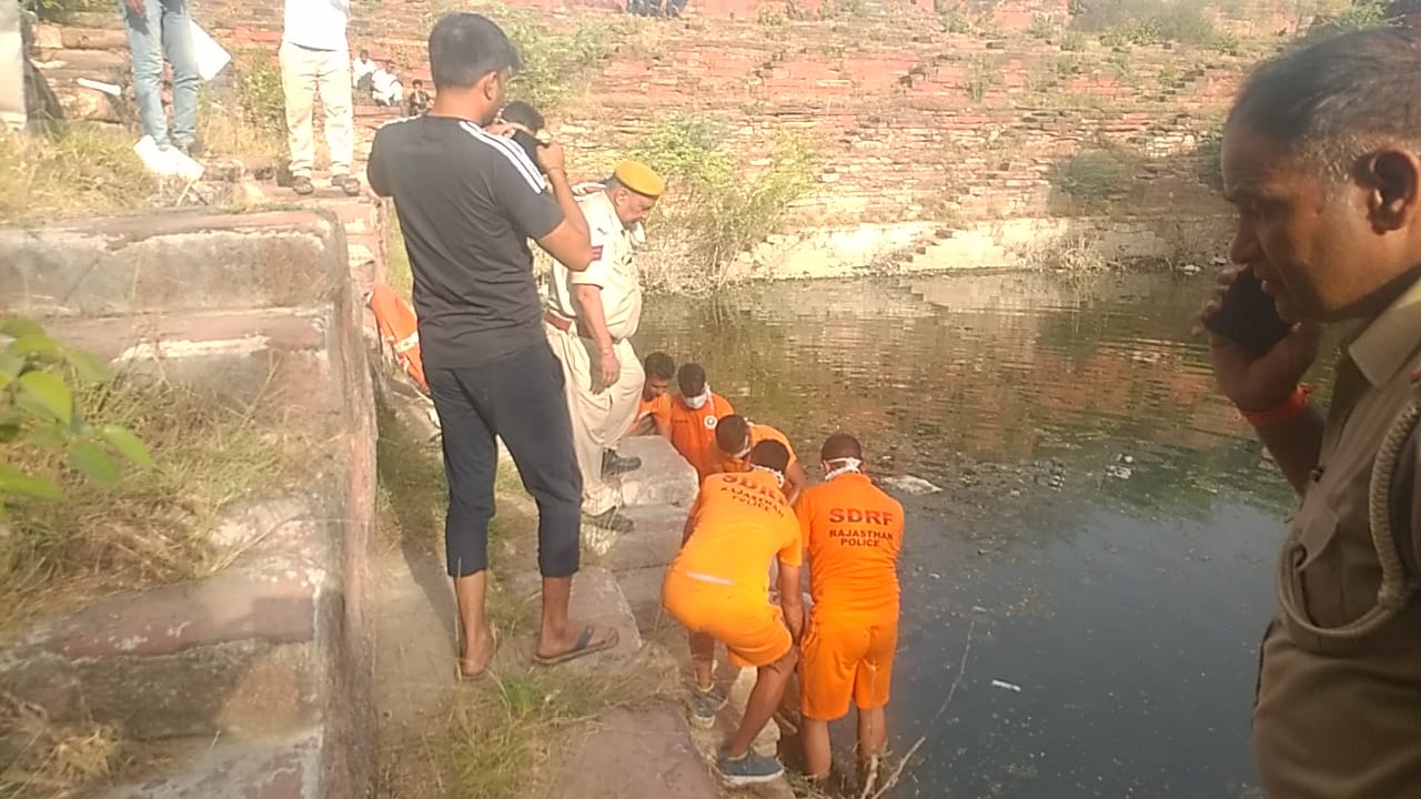 हिंडौन सिटी: जच्चा की बावड़ी में तैरता हुआ मिला शव, मौके पर पहुंची पुलिस