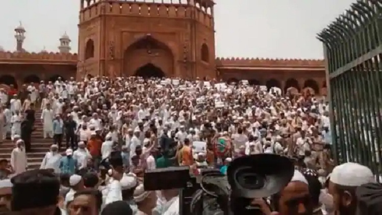 दिल्ली के जामा मस्जिद से कोलकाता तक प्रोटेस्ट, नूपुर शर्मा-नवीन जिंदल की गिरफ्तारी की मांग