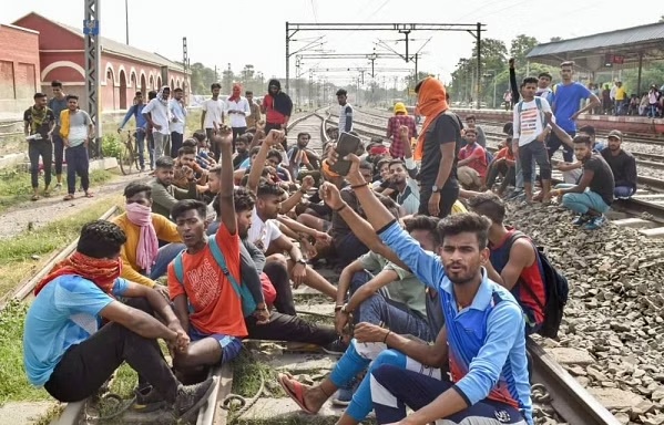 भारत बंद के कारण 181 मेल एक्सप्रेस और 348 पैसेंजर ट्रेनें रद्द