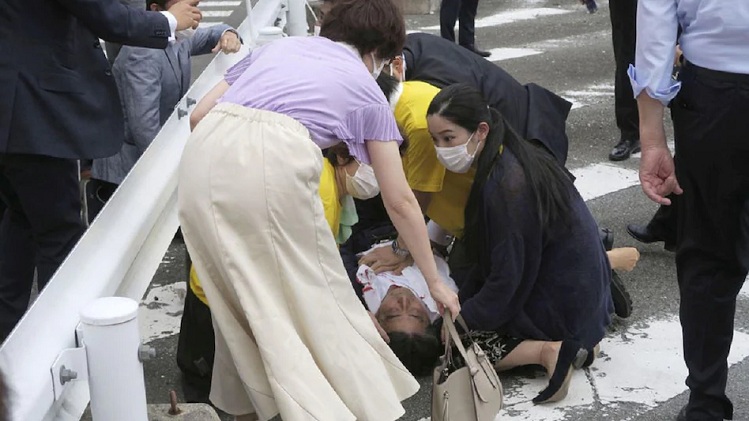 Shinzo Abe Shot: जापान के पूर्व PM शिंजो आबे को मारी गोली, हालत नाजुक