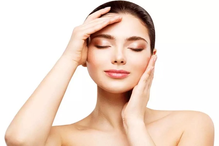 Skin Care Tips: आप भी पाना चाहते है ग्लोइंग त्वचा तो अपनाएं शहद से बने ये फेस पैक !