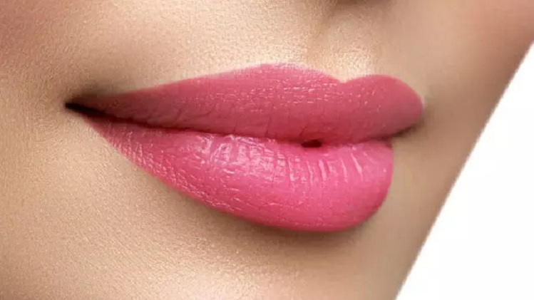 Beauty Care Tips: मुलायम और गुलाबी होंठ पाने के लिए अपनाएं यह तरीके, डार्कनेस की समस्या होगी दूर !