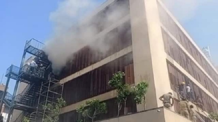 लखनऊ: होटल में भीषण आग, दो की मौत, दूसरी-तीसरी मंजिल पर फंसे कई लोग