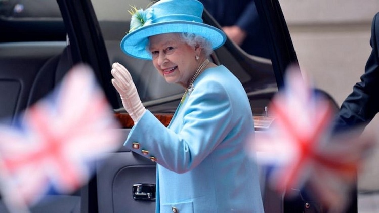 ब्रिटेन की महारानी एलिज़ाबेथ द्वितीय का अंतिम संस्कार, श्रद्धांजलि देने उमड़े लोग