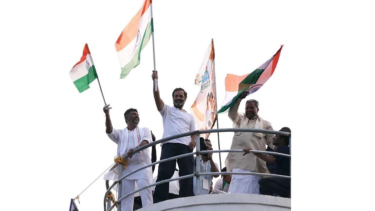 कर्नाटक: टंकी पर चढ़कर राहुल गांधी ने लहराया तिरंगा, बोले- नफरत फैला रही BJP-RSS