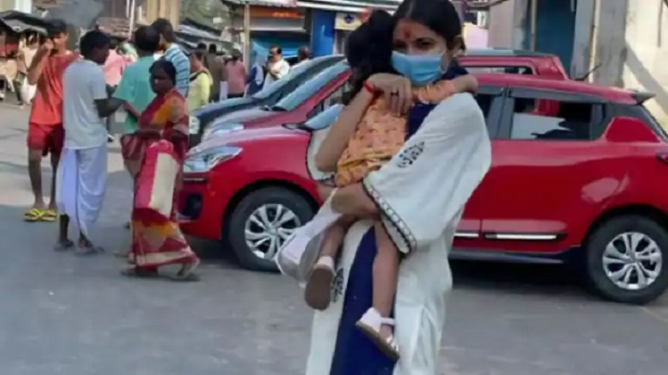 कोलकाता पहुंची अनुष्का शर्मा, बेटी को ऐसे रखा भीड़ से बचाकर