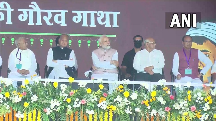 PM Modi in Mangarh: मानगढ़ धाम राष्ट्रीय स्मारक घोषित, पीएम मोदी ने दिया ये बड़ा बयान