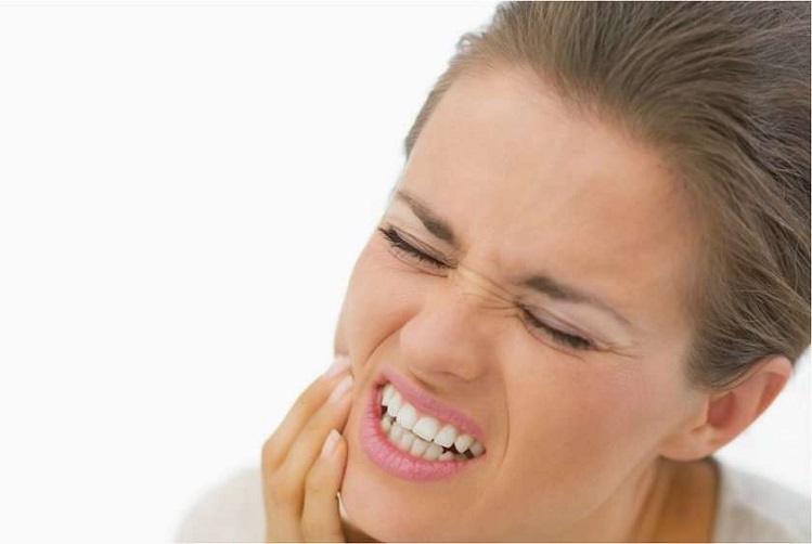 Health Care Tips: मीठा खाने से दांतों में होने वाली सड़न को दूर करने के लिए अपनाए ये उपाय !