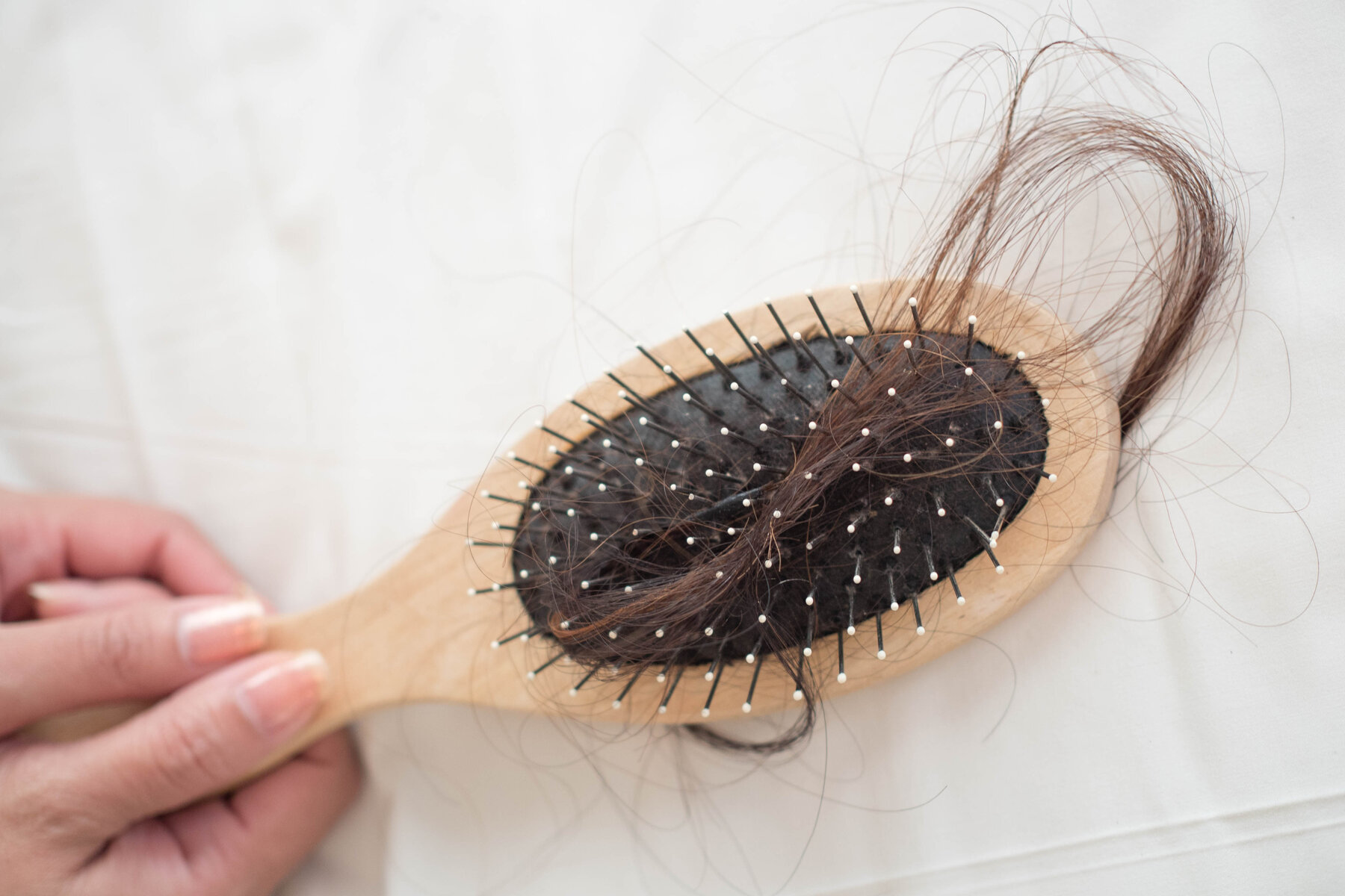 Hair Care Tips: बालों के झड़ने की समस्या से राहत पाने के आसान घरेलू उपाय !