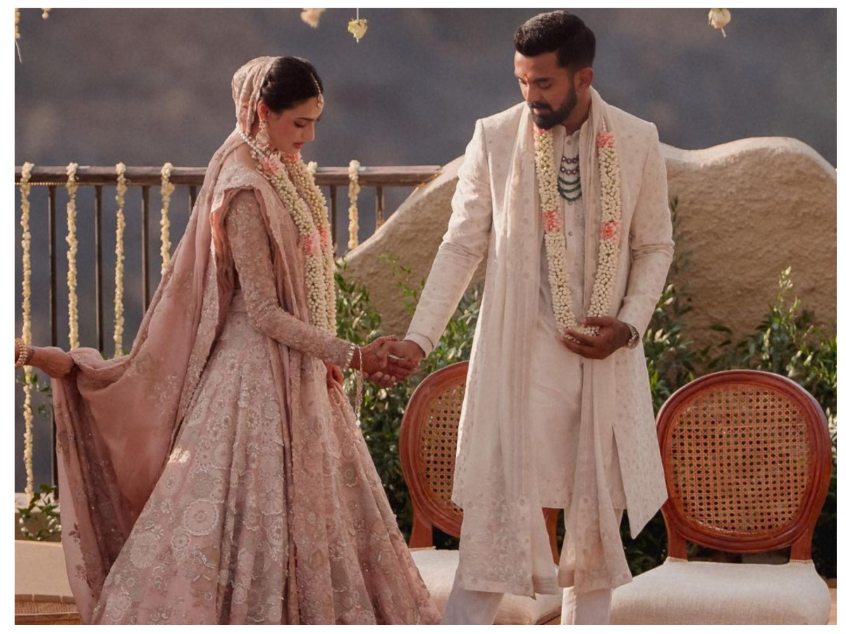 KL Rahul- Athiya shetty को धोनी- विराट से मिला शादी गिफ्ट, जानकर रह जाएंगे हैरान