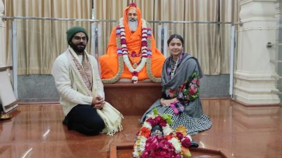 PICS: विराट-अनुष्का की एक और धार्मिक यात्रा, पीएम मोदी के गुरु के आश्रम पहुंचे