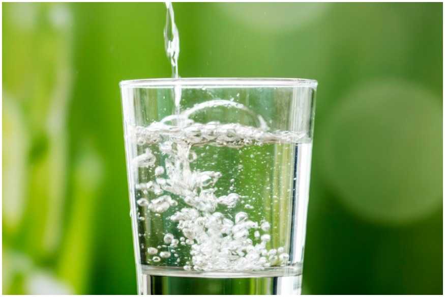 Health Care Tips: इन समस्याओं का सामना कर रहे लोगों को सीमित मात्रा में पीना चाहिए पानी, वरना होगा नुकसानदायक !