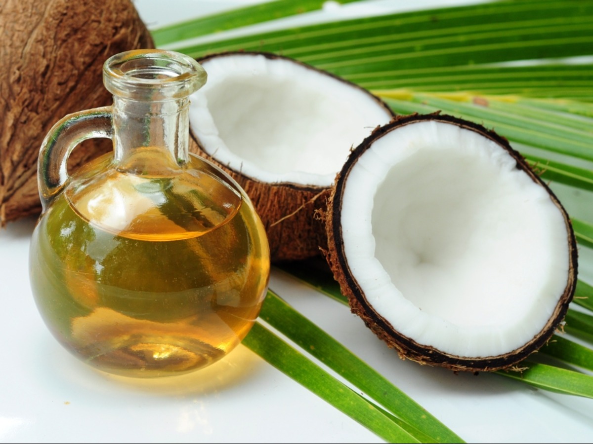 Skin Care Tips: इन तरीकों से करें नारियल तेल का इस्तेमाल चेहरे की झुर्रियों को दूर करने में मिलेगी मदद !