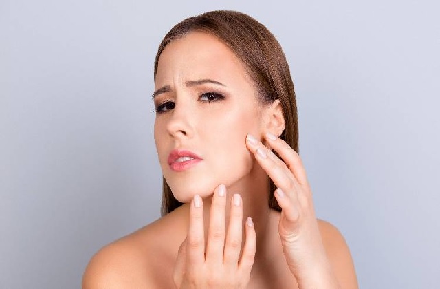 Skin Care Tips: चेहरे की त्वचा को ड्राईनेस से बचाने और ग्लो लाने के लिए अपनाएं कोरियन स्किन केयर टिप्स !