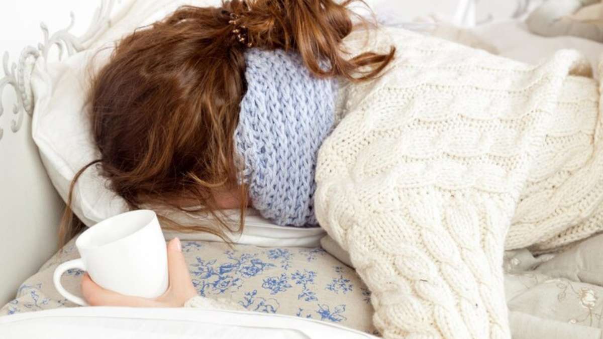 Health Care Tips: रात में स्वेटर पहन कर सोने की ना करें गलती, हो सकती है ये खतरनाक समस्याएं !