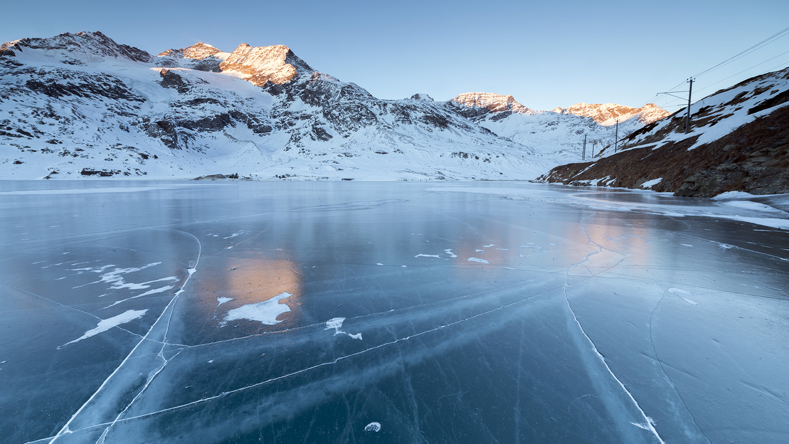 Travel Tips: घूमने के लिए Frozen Lake का करें प्लान, यहां पर हो चुके है शाहरुख खान और जॉन अब्राहम के सीन शूट !
