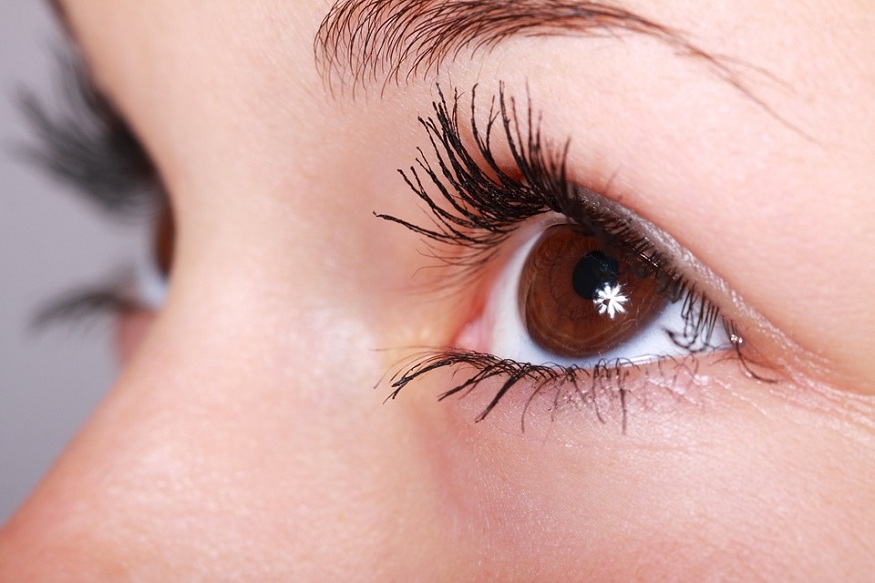 Beauty Tips: अपनी आंखों का ध्यान रखने और उन्हें खूबसूरत बनाए रखने के लिए इस तरह रखे उनका ध्यान !