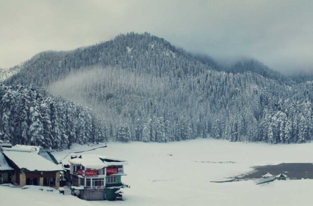 Travel Tips: ये है बर्फ की चादर से ढका भारत देश का Mini Switzerland, जरूर करें ट्रिप का प्लान :