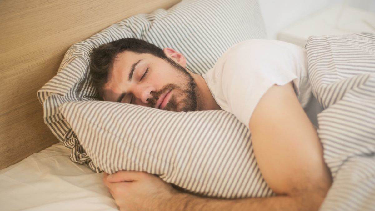 Health Care Tips: हेल्थ एक्सपर्ट के अनुसार रात के समय इन चीजों का ना करें सेवन, नींद आने में होगी परेशानी !