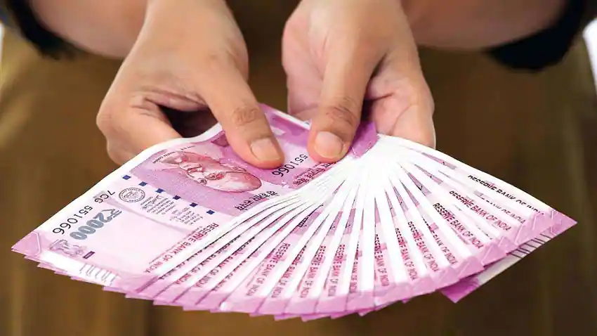 Vastu Tips: आर्थिक समस्याओं से राहत पाने के लिए पर्स में रखें यह चीज, नही होगी पैसों की कमी !