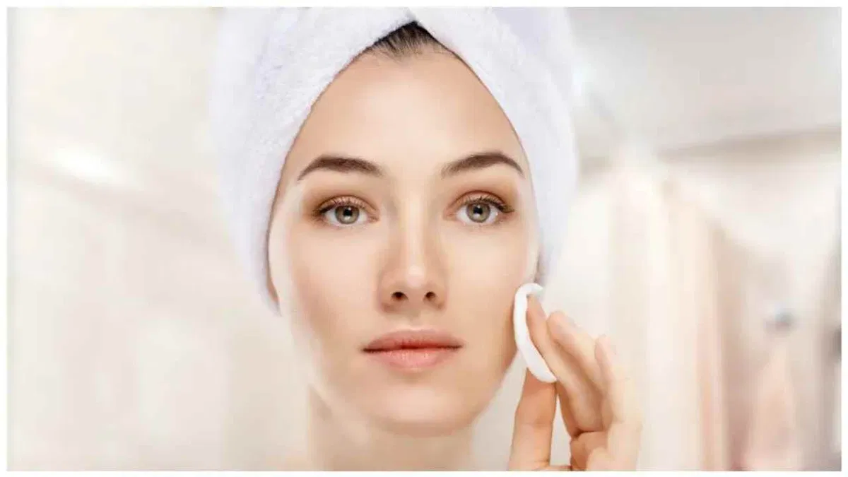 Skin Care Tips: गर्मियों में त्वचा को हेल्दी बनाए रखने के लिए रात को सोने से पहले इन चीजों का करें इस्तेमाल !