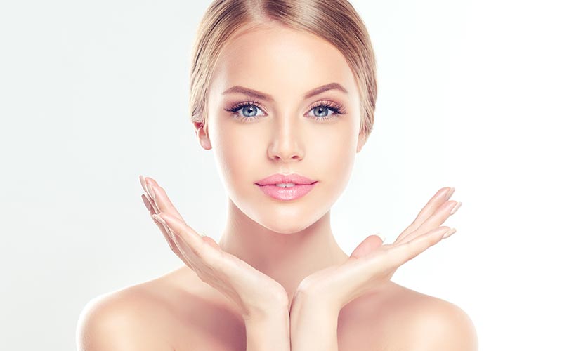 Skin Care Tips: त्वचा को हेल्दी और ग्लोइंग बनाए रखने के लिए स्किन केयर से जुड़ी इन बातों का रखें खास ध्यान !