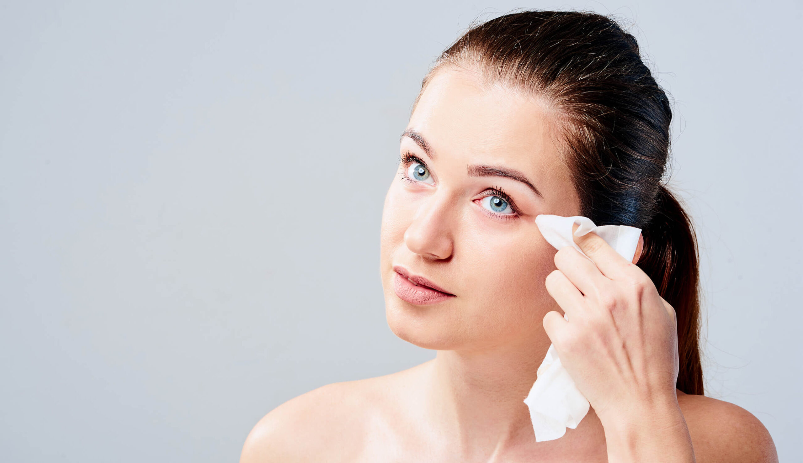 Beauty Tips: बिना पैसे खर्च किए घर पर इन चीजों का इस्तेमाल करके तैयार करें Makeup Remover Wipes !
