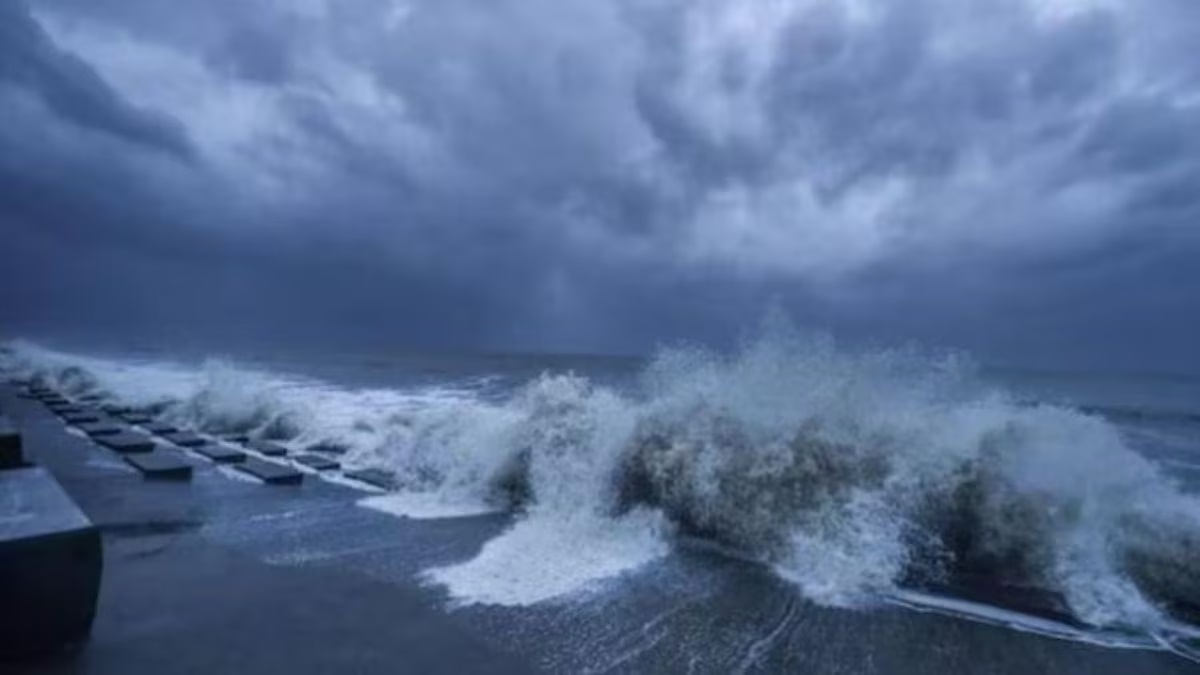 चक्रवाती तूफान ‘बिपरजॉय’ ने लिया खतरनाक रूप, मौसम विभाग ने बताया- कब गुजरात के तट से टकराएगा
