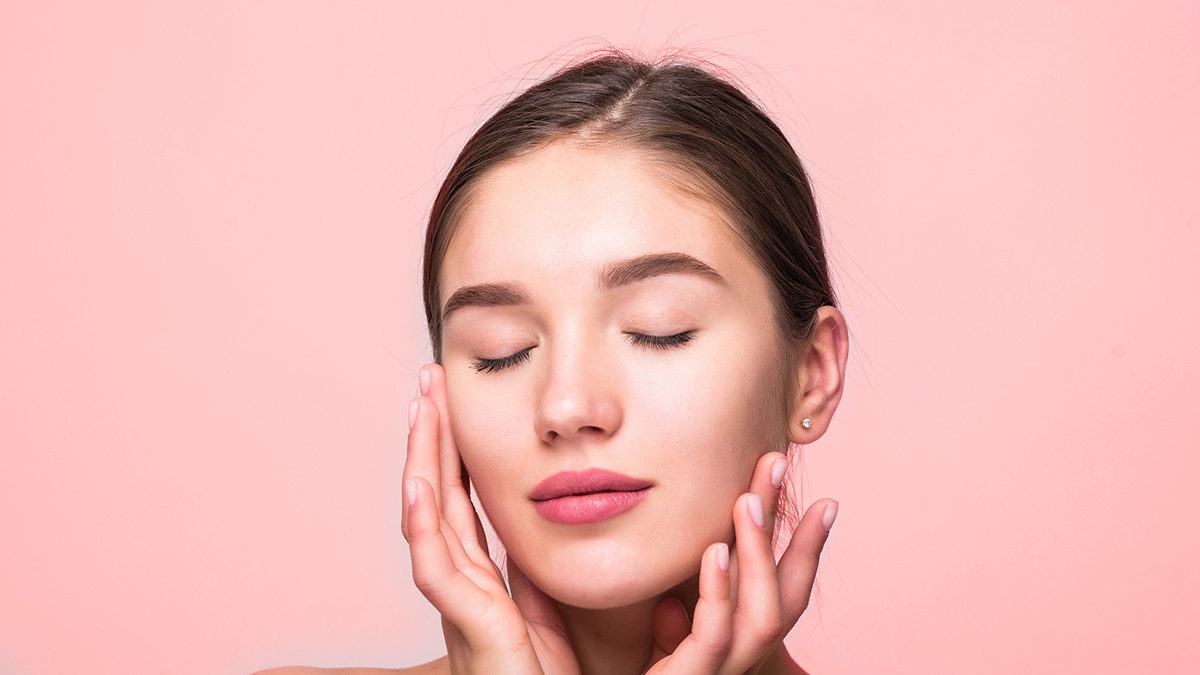 Skin Care Tips: गर्मियों में त्वचा में निखार लाने के लिए इस फेस पैक का करें इस्तेमाल !