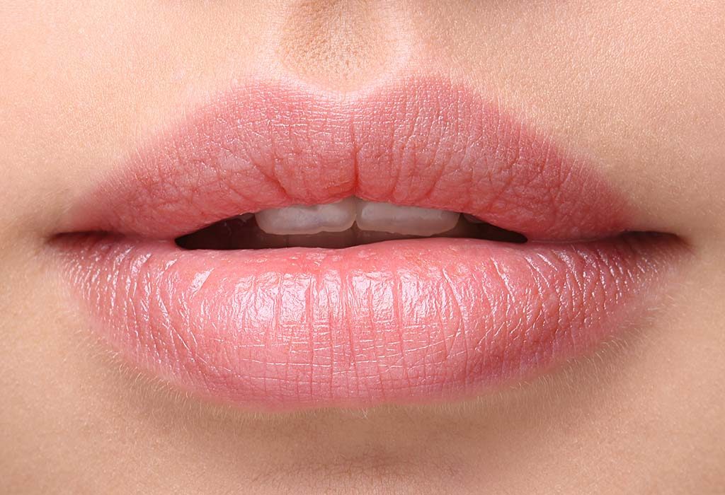 Lips Care Tips: गर्मियों में सॉफ्ट और नैचुरली पिंक होंठ पाने के लिए इस हेल्दी लिप स्क्रब का करें इस्तेमाल !