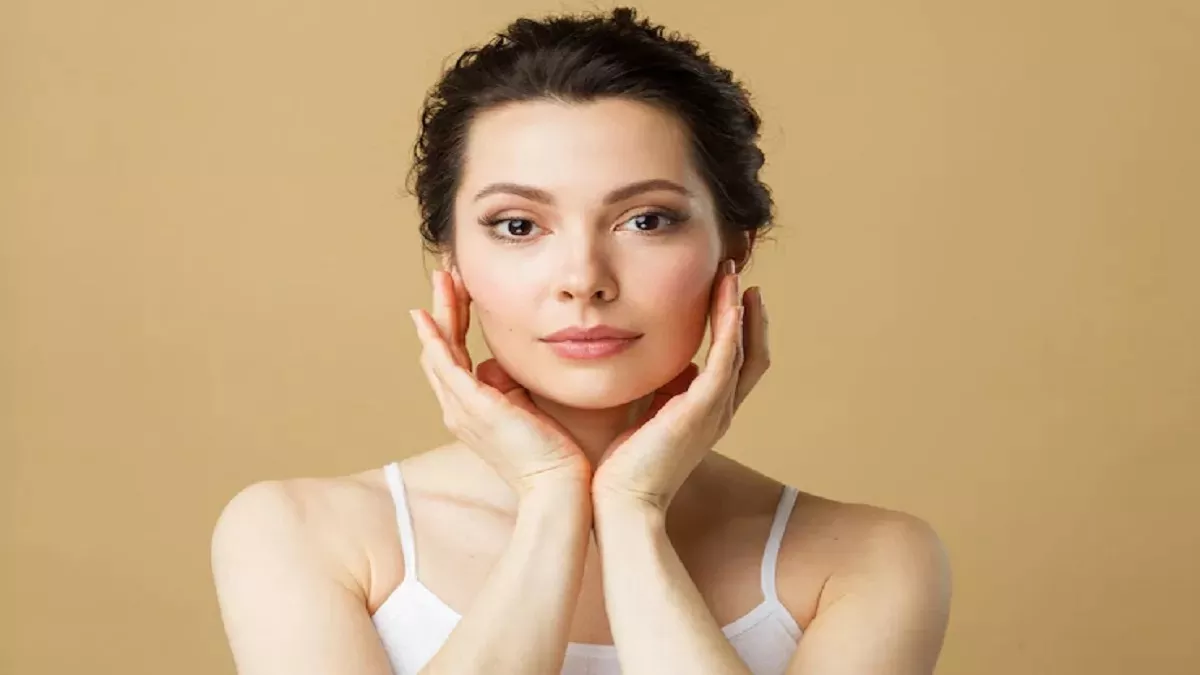 Skin Care Tips: स्मूथ और ग्लोइंग त्वचा पाने के लिए कोकोनट ऑयल का इस तरह करें इस्तेमाल !
