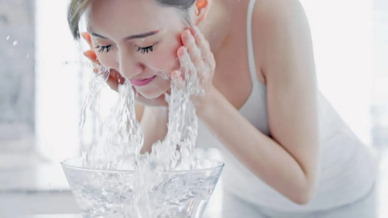 Skin Care Tips: चेहरे को धोने के लिए केमिकल युक्त फेस वाश की बजाए इन प्राकृतिक चीजों का करें इस्तेमाल !