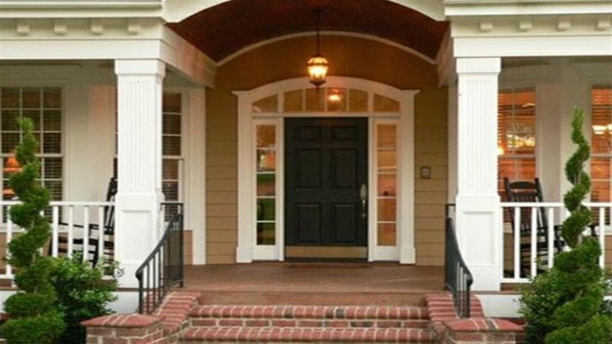 Vastu Tips: वास्तु शास्त्र के अनुसार आपका घर का मुख्य द्वार भी बन सकता है अशांति का कारण, इन बातों का रखें ध्यान !