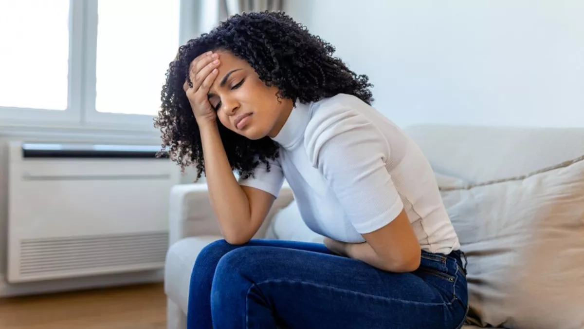 Health Care Tips: पीरियड्स के दौरान महिलाओं को तेज दर्द और थकान होना इस खतरनाक बीमारी का हो सकता है संकेत !