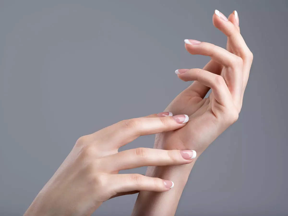 Skin Care Tips: समर सीजन में हाथों को सॉफ्ट और ग्लोइंग बनाने के लिए इस होममेड ग्लिसरीन हैंड क्रीम का करें इस्तेमाल !
