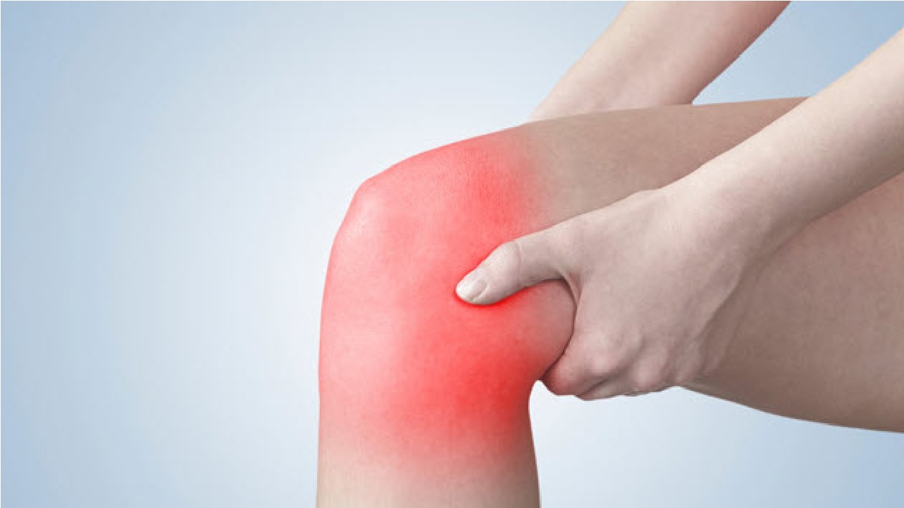 Health Care Tips: घुटनों के दर्द की समस्या से राहत पाने के लिए इन देसी चीजों का करें इस्तेमाल, जल्द मिलेगी राहत !